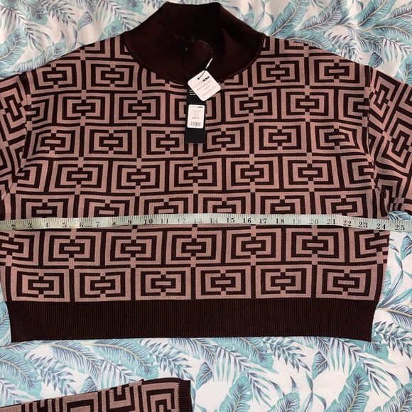 Cropped Sweater and Pant Set - Picture 3 of 9